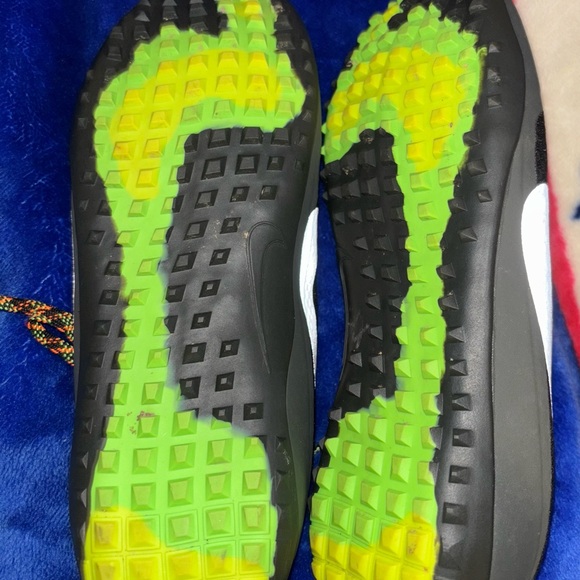 Nike Black and Yellow Athletic Shoes - Picture 4 of 5